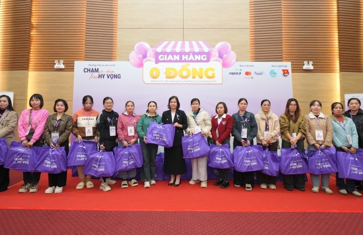 NAPAS, Mastercard và Payoo trao 2.010 suất tầm soát ung thư cho phụ nữ yếu thế