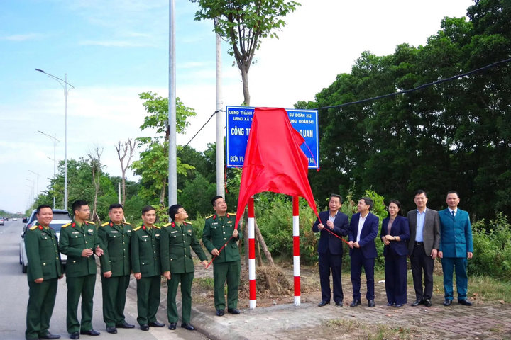 Gắn biển công trình phối hợp chỉnh trang tuyến đường Võ Nguyên Giáp nối khu đô thị vệ tinh Sóc Sơn