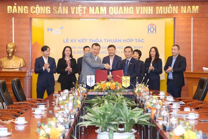 PVcomBank đồng hành cùng Bệnh viện Ung Bướu Hà Nội hiện đại hóa dịch vụ y tế