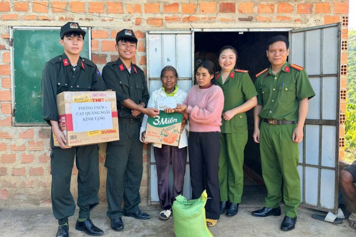 Dấu ấn "gần dân" của lực lượng Cảnh sát cơ động Quảng Ngãi