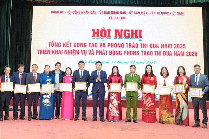 Gia Lâm khen thưởng nhiều tập thể, cá nhân đạt thành tích trong phong trào thi đua năm 2025