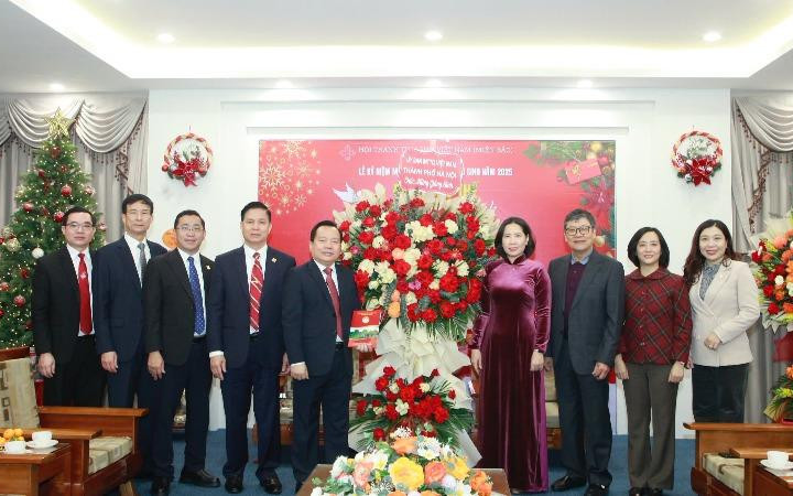Lãnh đạo Uỷ ban MTTQ thành phố Hà Nội chúc mừng Lễ Giáng sinh và năm mới 2026