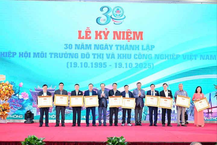 Kỷ niệm 30 năm thành lập Hiệp hội Môi trường đô thị và Khu công nghiệp Việt Nam