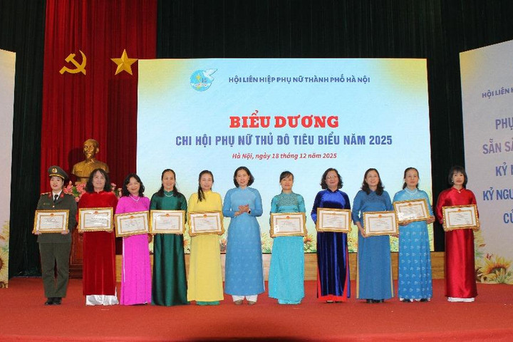 10 Chi hội phụ nữ Thủ đô tiêu biểu năm 2025 vinh dự nhận Bằng khen của UBND thành phố Hà Nội