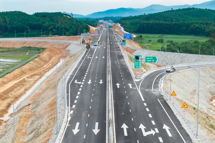Ngắm cao tốc Quảng Ngãi - Hoài Nhơn ngày khánh thành