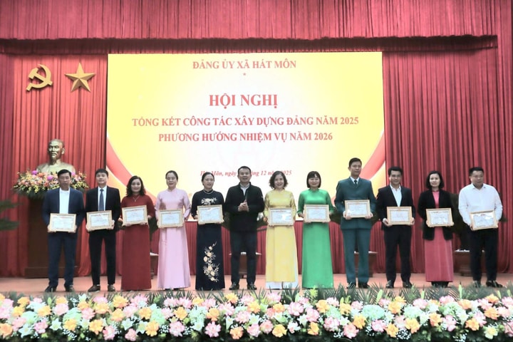 Đảng ủy xã Hát Môn khen thưởng 144 tập thể và cá nhân có thành tích xuất sắc, tiêu biểu