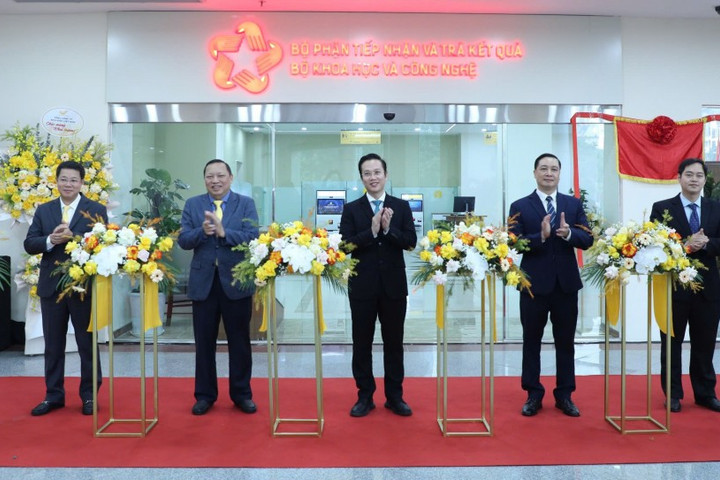 Bộ Khoa học và Công nghệ khai trương Bộ phận Tiếp nhận và Trả kết quả