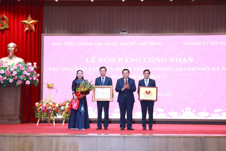 Trường Đào tạo cán bộ Lê Hồng Phong thành phố Hà Nội được công nhận đạt chuẩn mức 1
