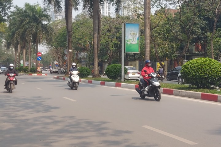 Hà Nội mưa nhỏ, sương mù và rét