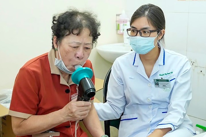 Không chủ quan với bệnh phổi tắc nghẽn mạn tính khi trời lạnh