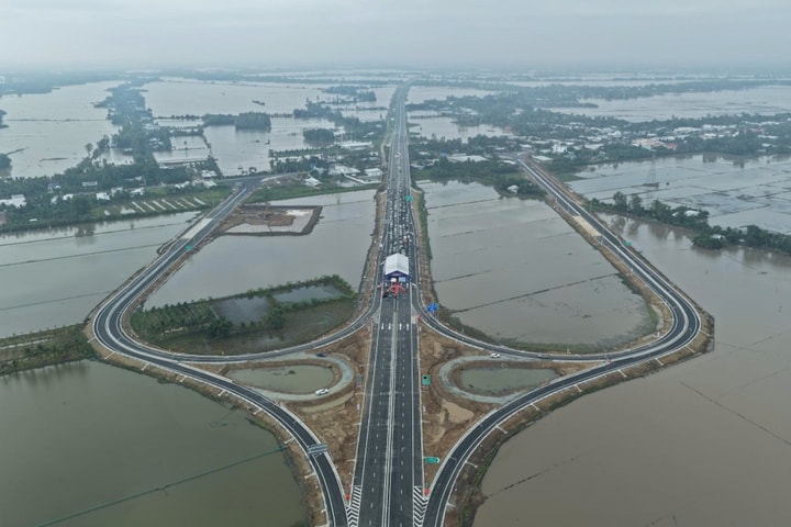 Cao tốc Cần Thơ - Hậu Giang cho xe lưu thông từ 9h ngày 22/12