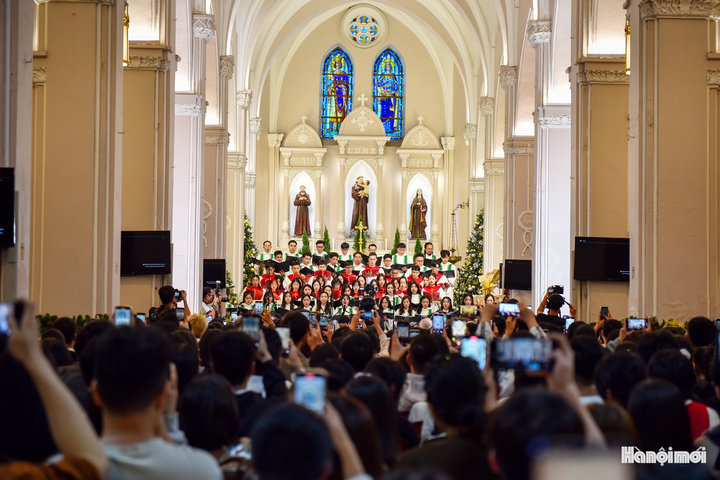 Hà Nội: Các nhà thờ rực rỡ mừng đón Giáng sinh