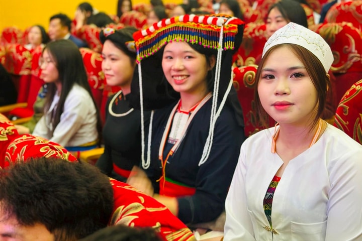 Không phụ nữ, trẻ em nào bị bỏ lại phía sau