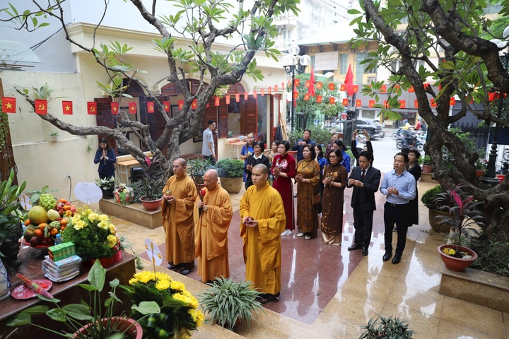 Cầu siêu tưởng niệm các Anh hùng liệt sĩ và nạn nhân bom B52 tại Hà Nội