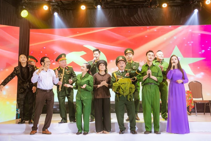 Xúc động chương trình nghệ thuật “dấu chân người lính” tại Séc