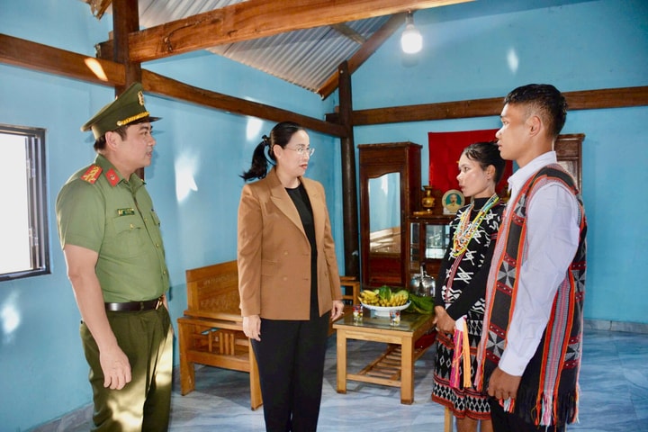 Công an thành phố Đà Nẵng bàn giao ngôi nhà đầu tiên trong Chiến dịch Quang Trung