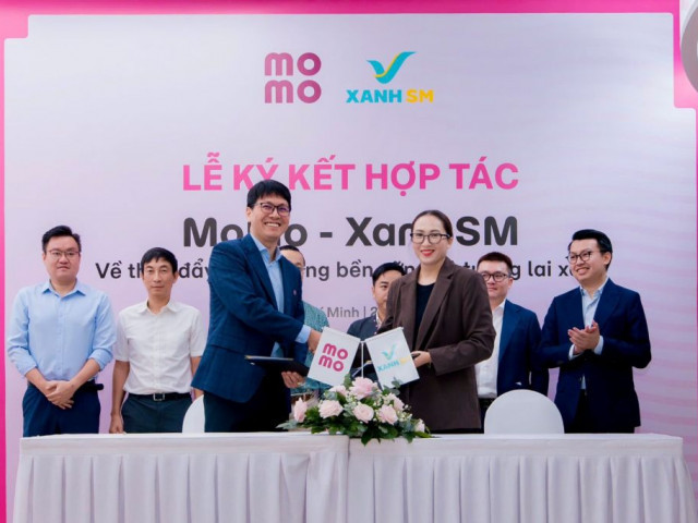 MoMo và Xanh SM hợp tác mở rộng dịch vụ di chuyển xanh
