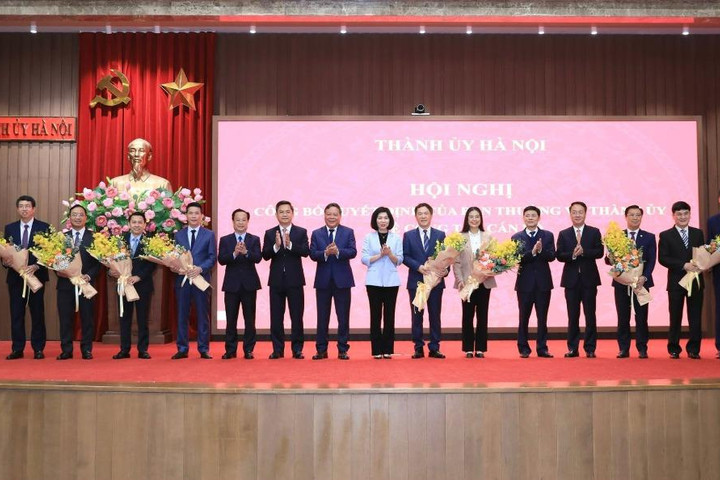 Công bố 9 quyết định của Ban Thường vụ Thành ủy Hà Nội về công tác cán bộ