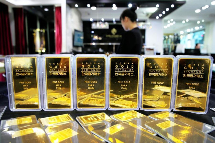 Giá vàng áp sát ngưỡng 4.500 USD/ounce, giá bạc phá mốc 70 USD/ounce