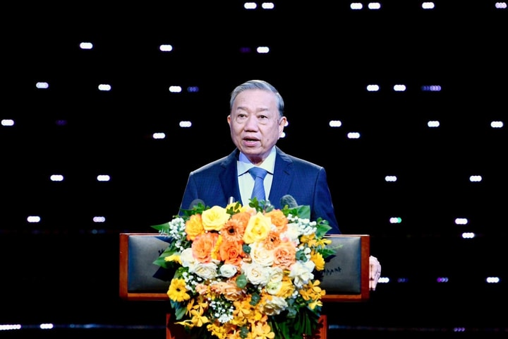 Chương trình “Hồ Chí Minh - Hành trình khát vọng 2025” Con thuyền dân tộc tự tin căng buồm ra biển lớn của thời đại