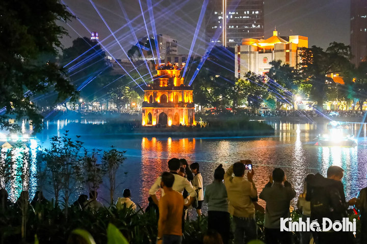 Mãn nhãn với không gian chiếu sáng nghệ thuật Hồ Gươm - Tháp Rùa