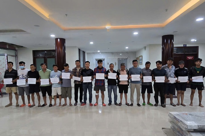 Triệt phá nhóm đối tượng tàng trữ, mua bán trái phép súng và 10.000 viên đạn