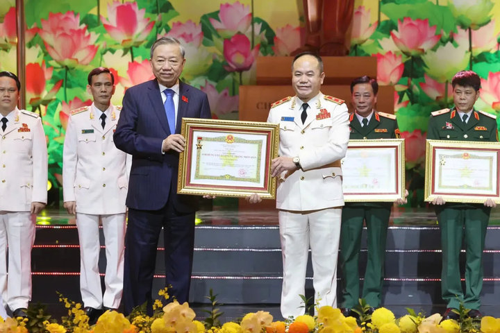 Công an Hà Nội đón nhận danh hiệu “Anh hùng Lực lượng vũ trang Nhân dân” lần thứ IV