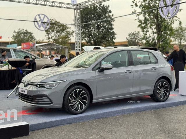Cận cảnh Volkswagen Golf: Mẫu xe Đức đầy ắp công nghệ
