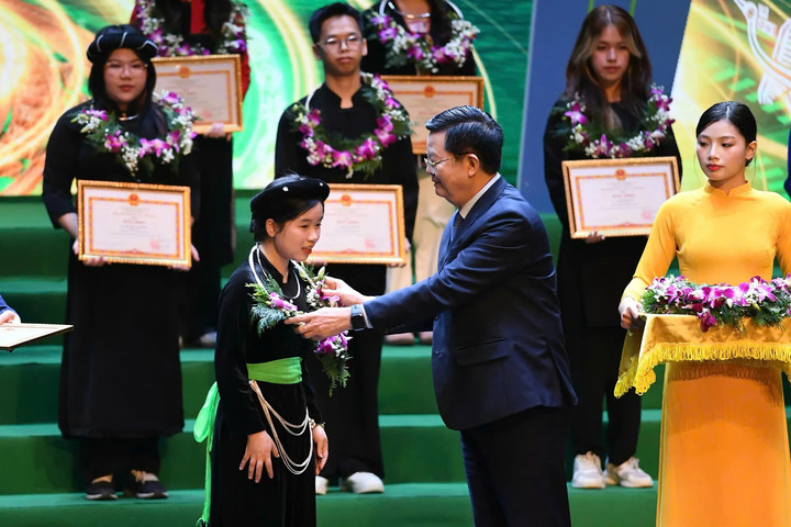 Vinh danh những bông hoa đẹp vùng đồng bào dân tộc, miền núi