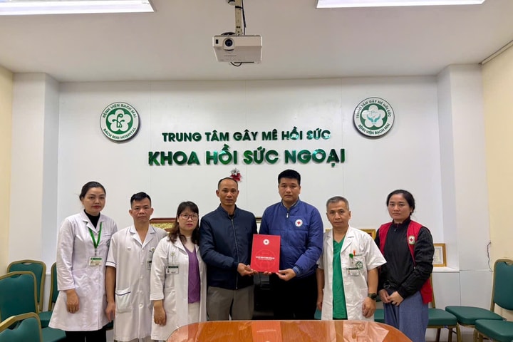 Thăm hỏi, chia sẻ với các nạn nhân trong vụ tai nạn ở Lào Cai