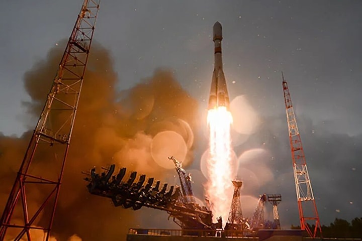 Iran phóng vệ tinh tự chế tạo bằng tên lửa Soyuz của Nga