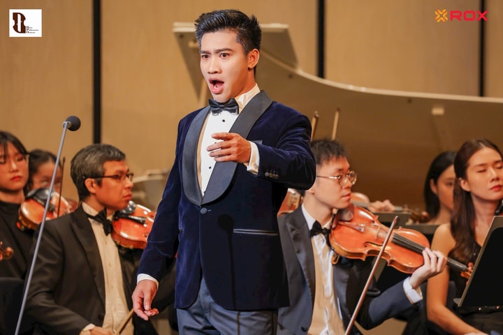 Nghệ sĩ nào thể hiện ca khúc “Người Hà Nội” mở đầu “Hanoi Concert - Hòa nhạc năm mới 2026”?
