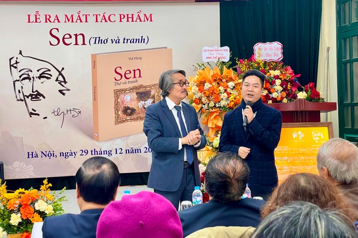 Tập thơ và tranh “Sen” là lời tuyên bố giã từ thi ca của Tiến sĩ mỹ học Thế Hùng