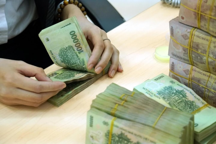 Từ 1/1/2026, mở rộng đối tượng bị khấu trừ lương để cưỡng chế thi hành xử phạt hành chính