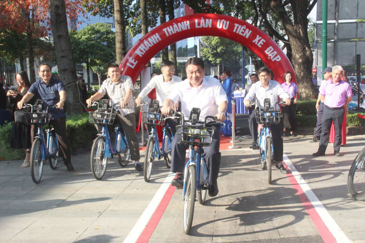 TP Hồ Chí Minh: Khánh thành làn đường đầu tiên dành cho xe đạp