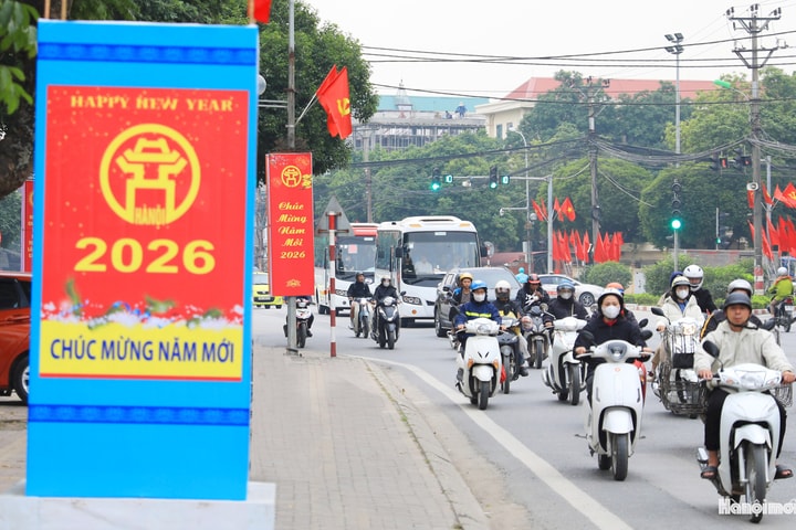 Thủ đô Hà Nội rực rỡ pa nô, áp phích chào năm mới 2026