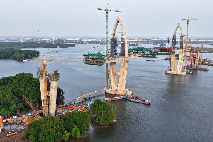 TP Hồ Chí Minh: Hai cây cầu lớn nhất Việt Nam đang khẩn trương về đích