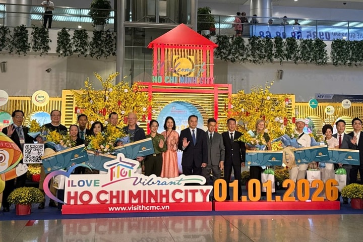 TP Hồ Chí Minh chào đón những vị du khách “xông đất” đầu tiên