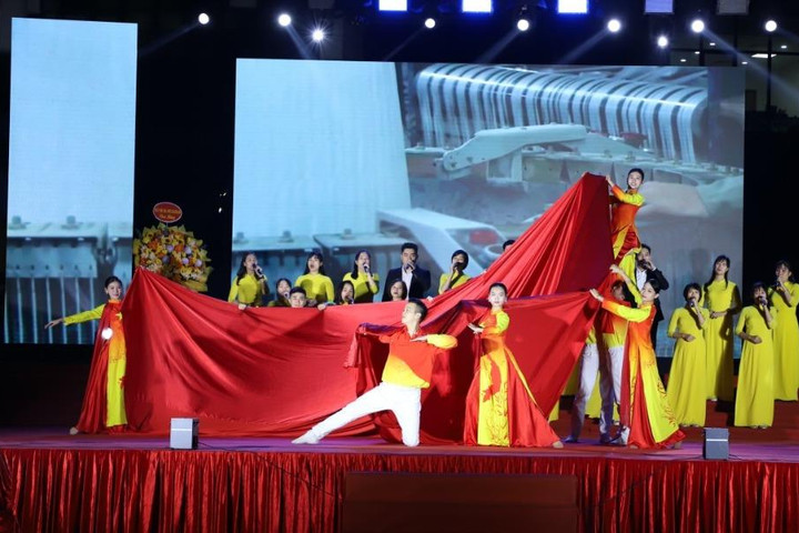 Rộn ràng Chương trình nghệ thuật chào mừng thành công Đại hội Công đoàn thành phố Hà Nội lần thứ XVIII