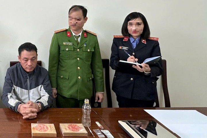 Kim Bảng (Nghệ An): Triệt xóa đường dây mua bán ma túy, thu giữ 2 bánh heroine và súng
