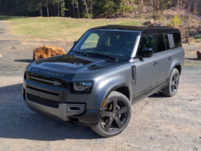 Defender 130 V8 2026: Đỉnh cao quyền lực hay là phô trương hào nhoáng