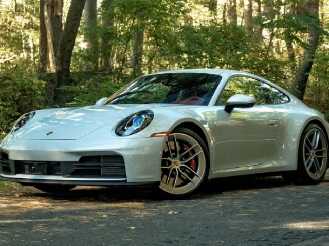 Porsche 911 Carrera S: Sự cân bằng giữa tốc độ và thực tế