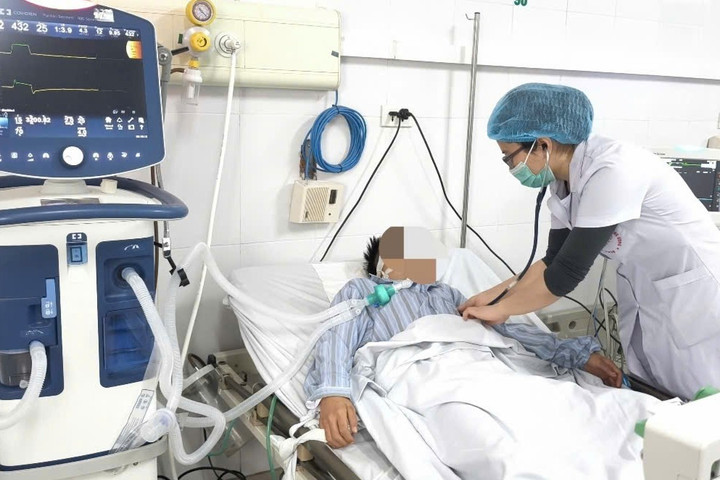 Bé trai 14 tuổi nguy kịch vì bệnh dại do không tiêm phòng sau khi bị chó cắn