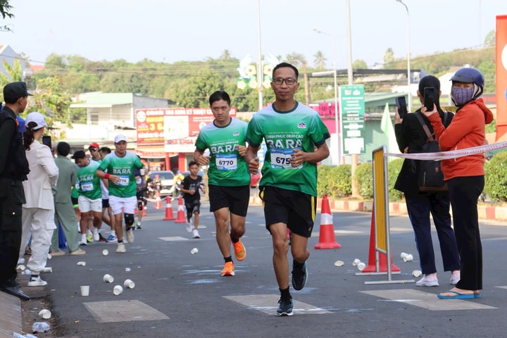 VĐV Hoàng Nguyên Thanh lần thứ 10 chinh phục danh hiệu Vua leo núi