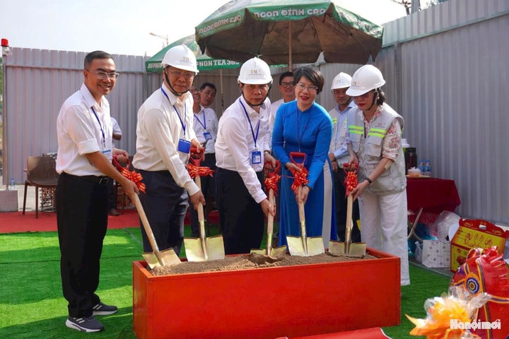 TP Hồ Chí Minh khởi công lắp đặt thang máy tại các cầu vượt bộ hành dọc tuyến metro số 1