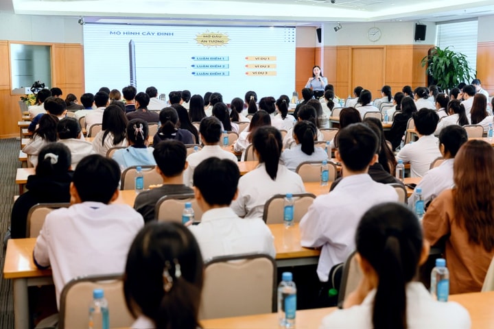 SACOMBANK dành hơn 4,3 tỷ đồng tiếp tục trao học bổng “Ươm mầm cho những ước mơ"