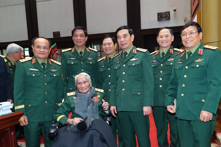 Bộ Quốc phòng gặp mặt cán bộ cao cấp Quân đội nghỉ hưu, nghỉ công tác khu vực phía Bắc