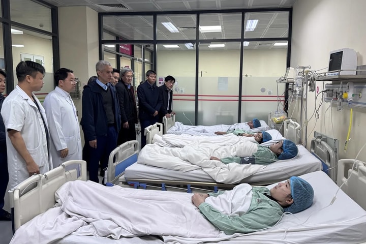 Phường Nghĩa Đô kịp thời thăm hỏi, hỗ trợ các nạn nhân vụ cháy tại ngõ 82 Trần Cung