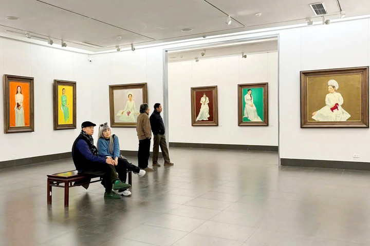Trải nghiệm thị giác mới lạ tại triển lãm “Giữa sắc và không”