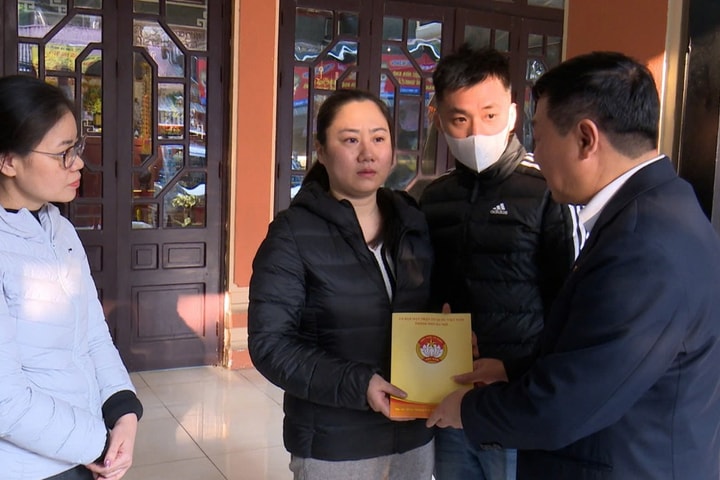 Lãnh đạo Ủy ban MTTQ Việt Nam thành phố Hà Nội thăm hỏi nạn nhân vụ cháy tại Hà Đông